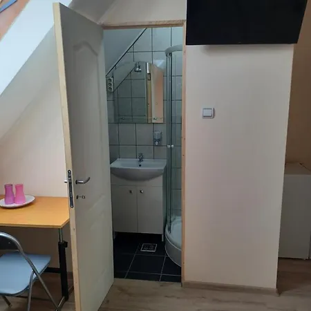 Konukevi Fueloepsziget Vendeghaz 3*