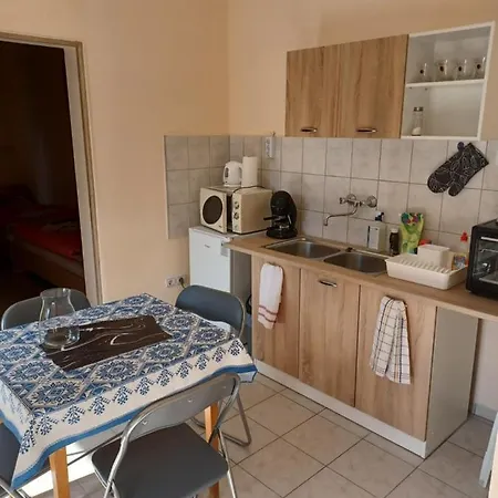 Fueloepsziget Vendeghaz Konukevi 3*