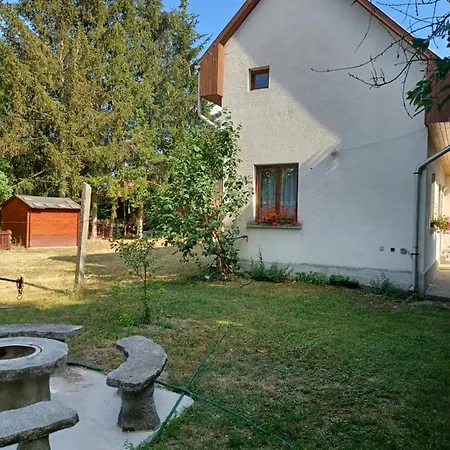 Guest house Fueloepsziget Vendeghaz *